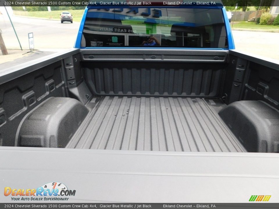 2024 Chevrolet Silverado 1500 Custom Crew Cab 4x4 Glacier Blue Metallic / Jet Black Photo #17