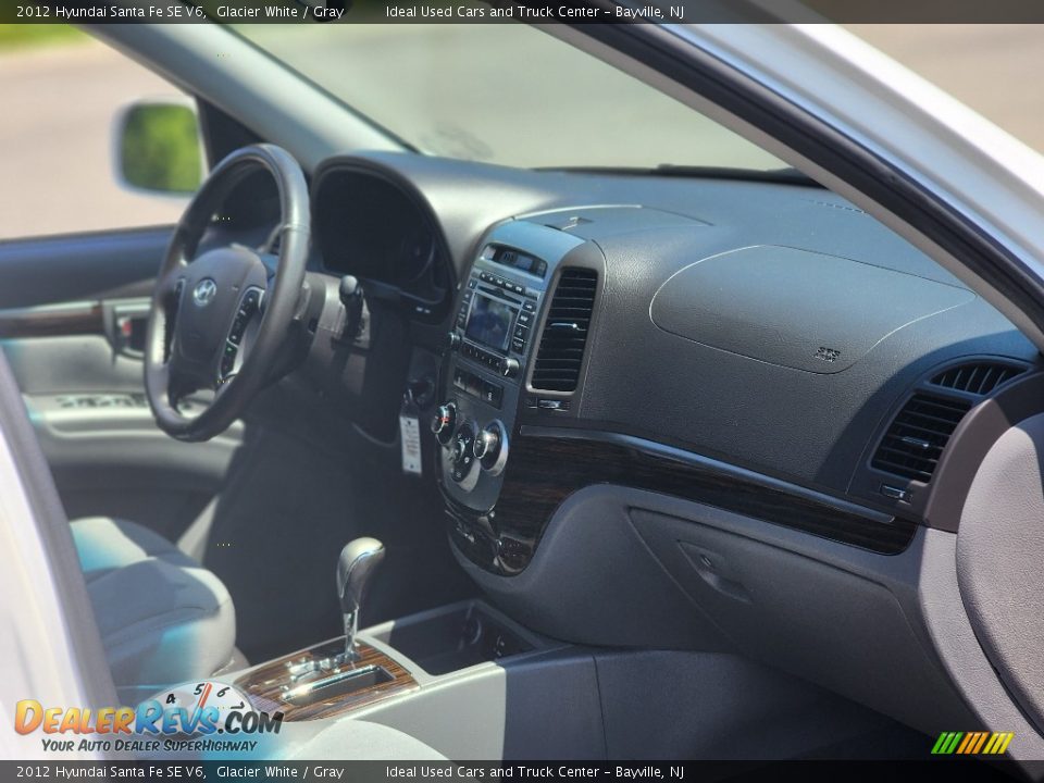 2012 Hyundai Santa Fe SE V6 Glacier White / Gray Photo #12