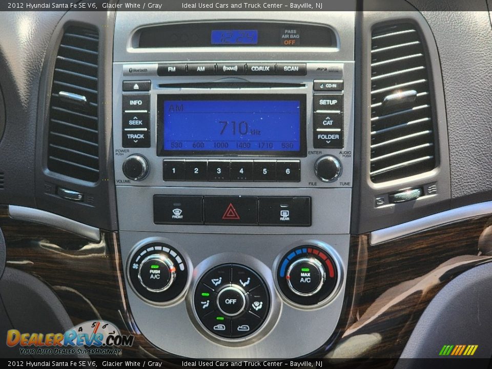 2012 Hyundai Santa Fe SE V6 Glacier White / Gray Photo #18