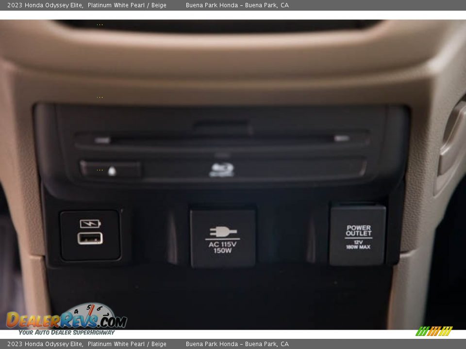 2023 Honda Odyssey Elite Platinum White Pearl / Beige Photo #21