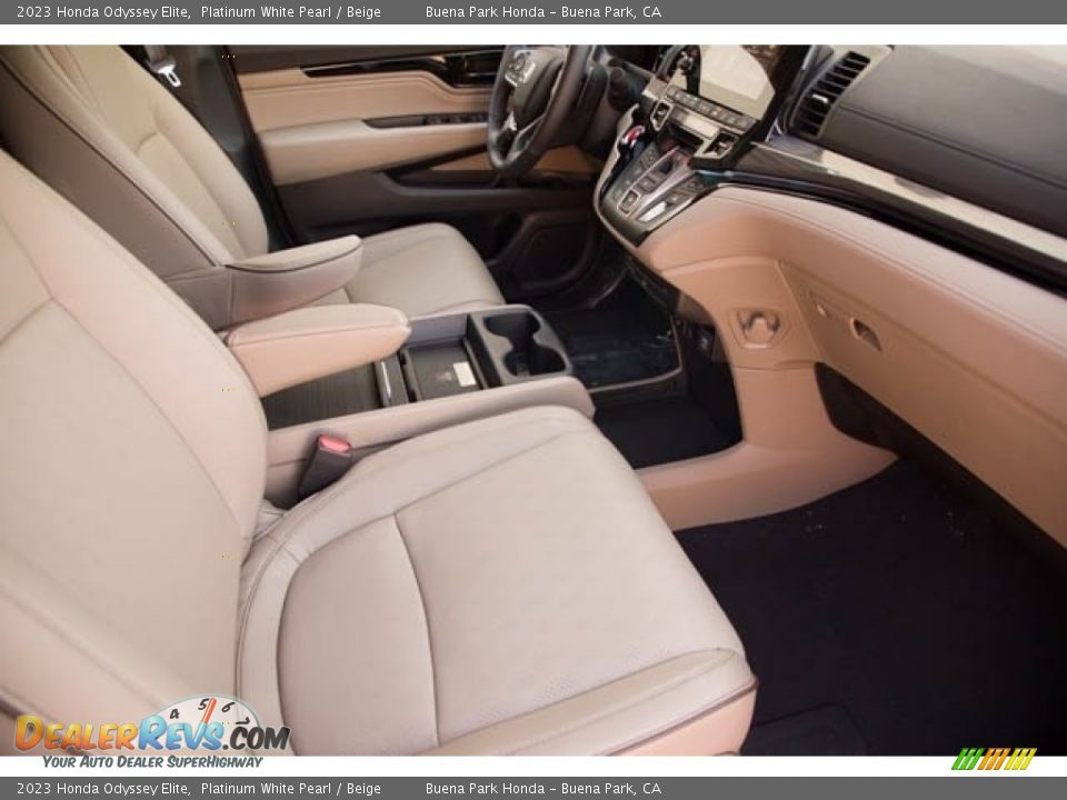 2023 Honda Odyssey Elite Platinum White Pearl / Beige Photo #32