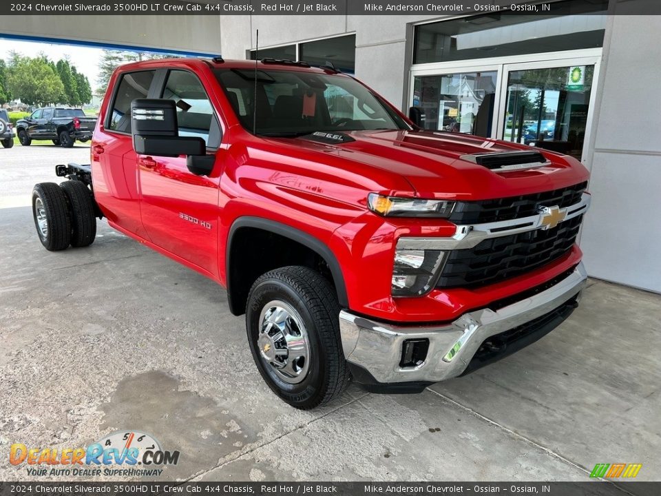Front 3/4 View of 2024 Chevrolet Silverado 3500HD LT Crew Cab 4x4 Chassis Photo #5