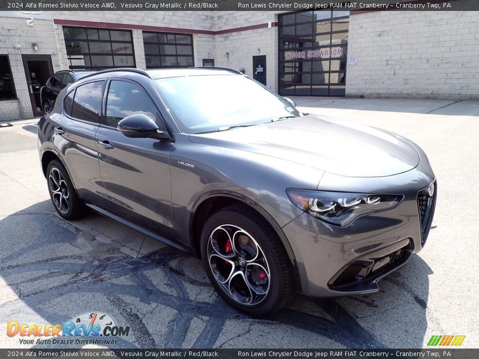 Front 3/4 View of 2024 Alfa Romeo Stelvio Veloce AWD Photo #7