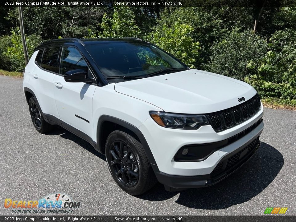 2023 Jeep Compass Altitude 4x4 Bright White / Black Photo #4