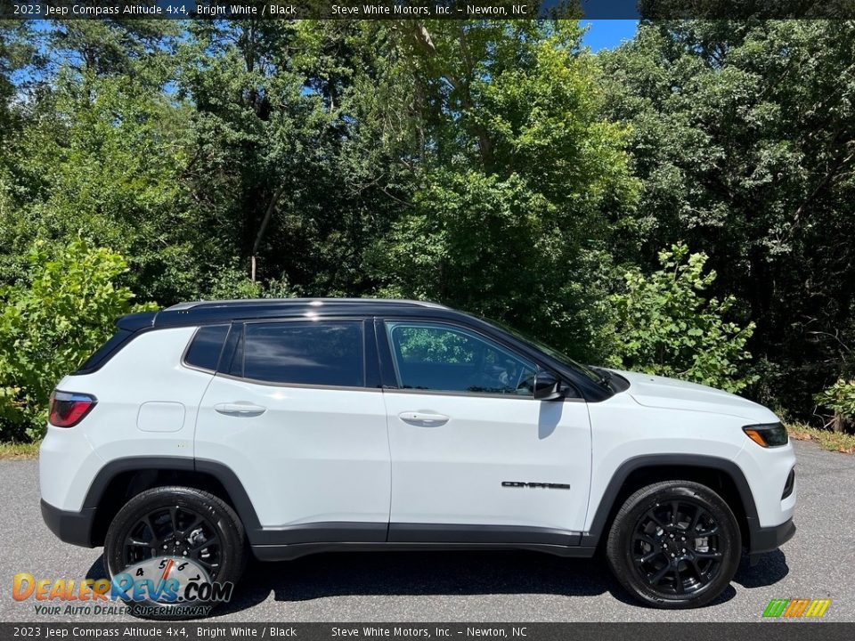 2023 Jeep Compass Altitude 4x4 Bright White / Black Photo #5