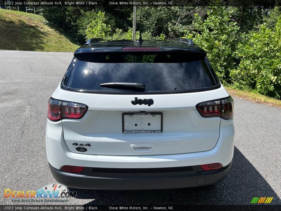 2023 Jeep Compass Altitude 4x4 Bright White / Black Photo #7