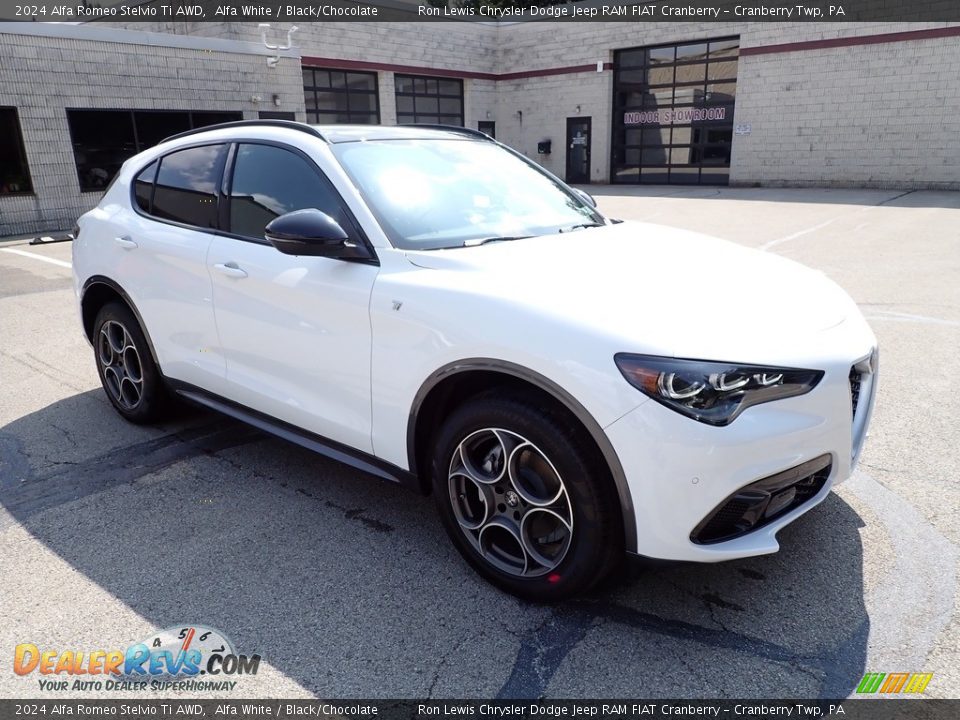 Front 3/4 View of 2024 Alfa Romeo Stelvio Ti AWD Photo #7