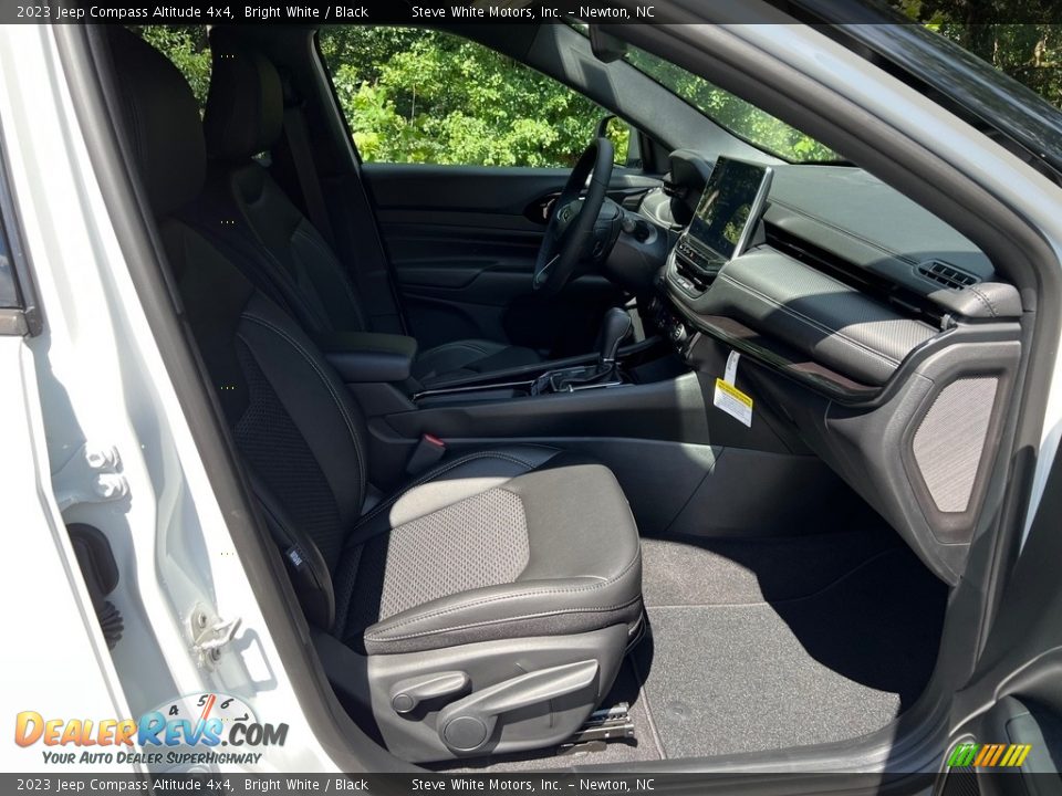 2023 Jeep Compass Altitude 4x4 Bright White / Black Photo #16