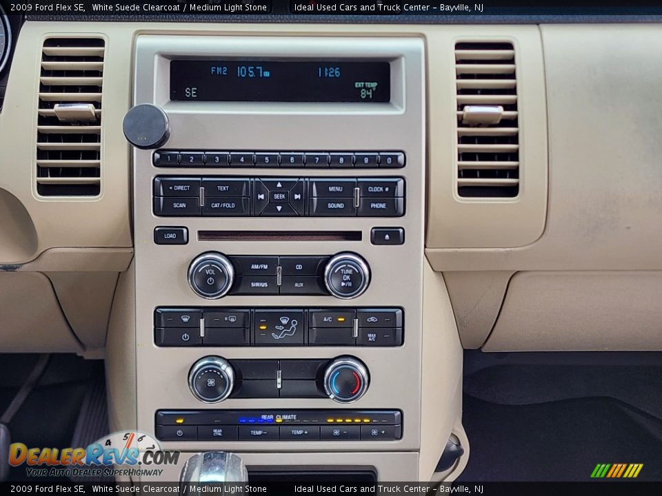 Controls of 2009 Ford Flex SE Photo #17