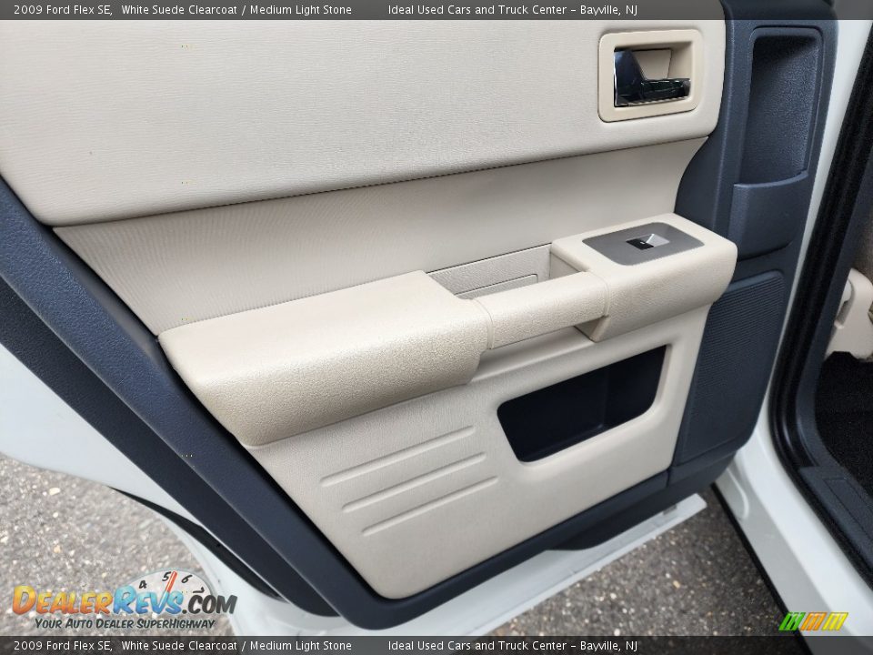 Door Panel of 2009 Ford Flex SE Photo #22