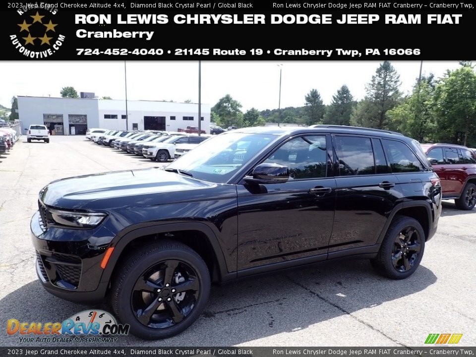 2023 Jeep Grand Cherokee Altitude 4x4 Diamond Black Crystal Pearl / Global Black Photo #1