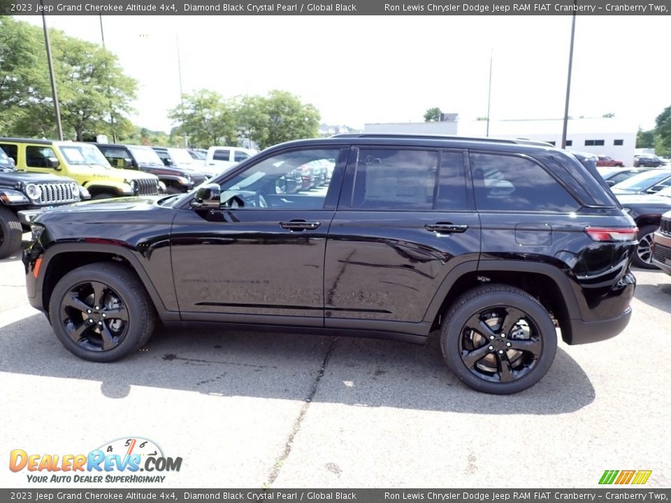 2023 Jeep Grand Cherokee Altitude 4x4 Diamond Black Crystal Pearl / Global Black Photo #2