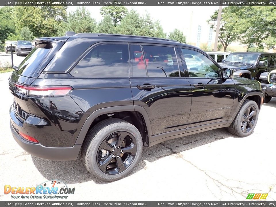 2023 Jeep Grand Cherokee Altitude 4x4 Diamond Black Crystal Pearl / Global Black Photo #5