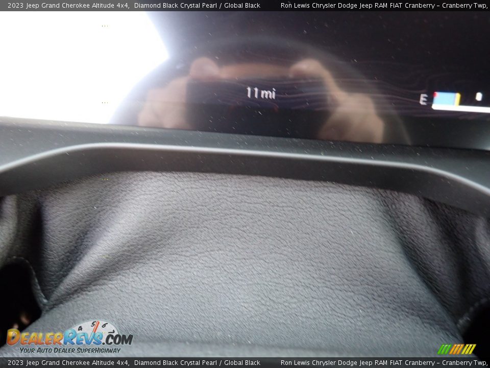 2023 Jeep Grand Cherokee Altitude 4x4 Diamond Black Crystal Pearl / Global Black Photo #16