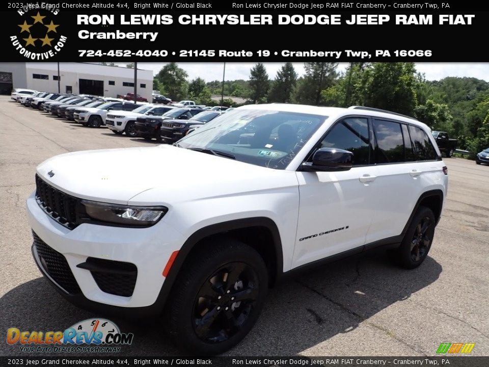 2023 Jeep Grand Cherokee Altitude 4x4 Bright White / Global Black Photo #1