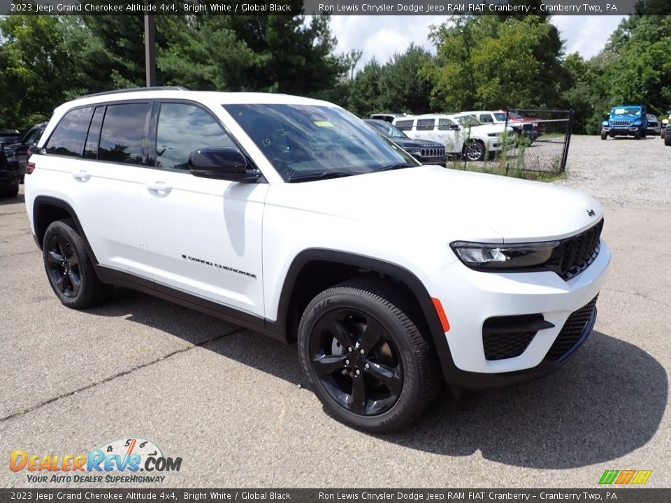 2023 Jeep Grand Cherokee Altitude 4x4 Bright White / Global Black Photo #7