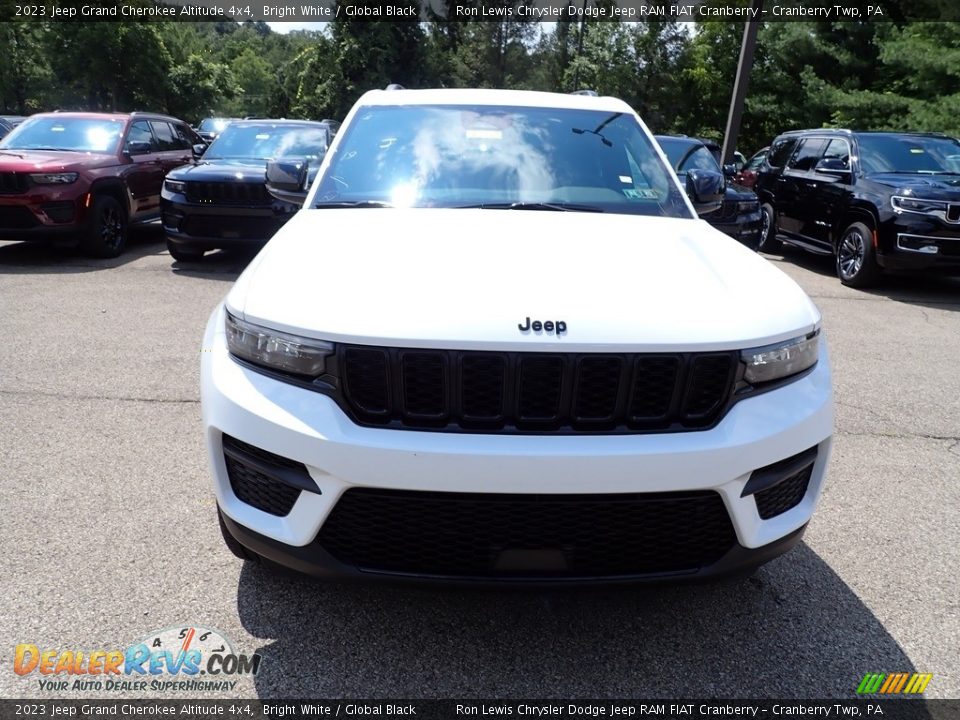 2023 Jeep Grand Cherokee Altitude 4x4 Bright White / Global Black Photo #8