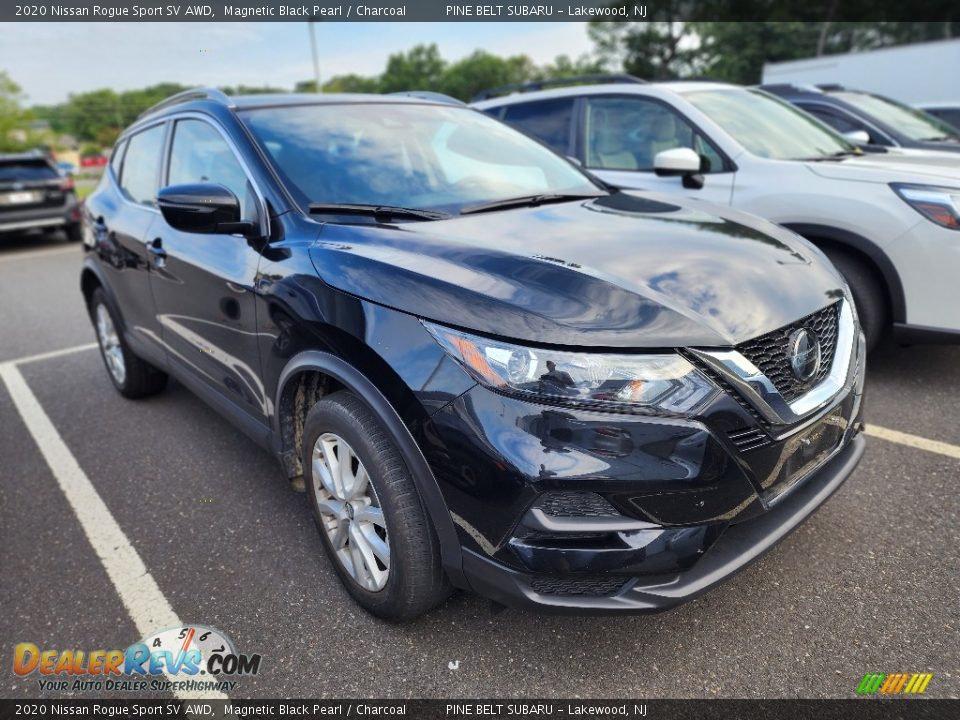 Front 3/4 View of 2020 Nissan Rogue Sport SV AWD Photo #2