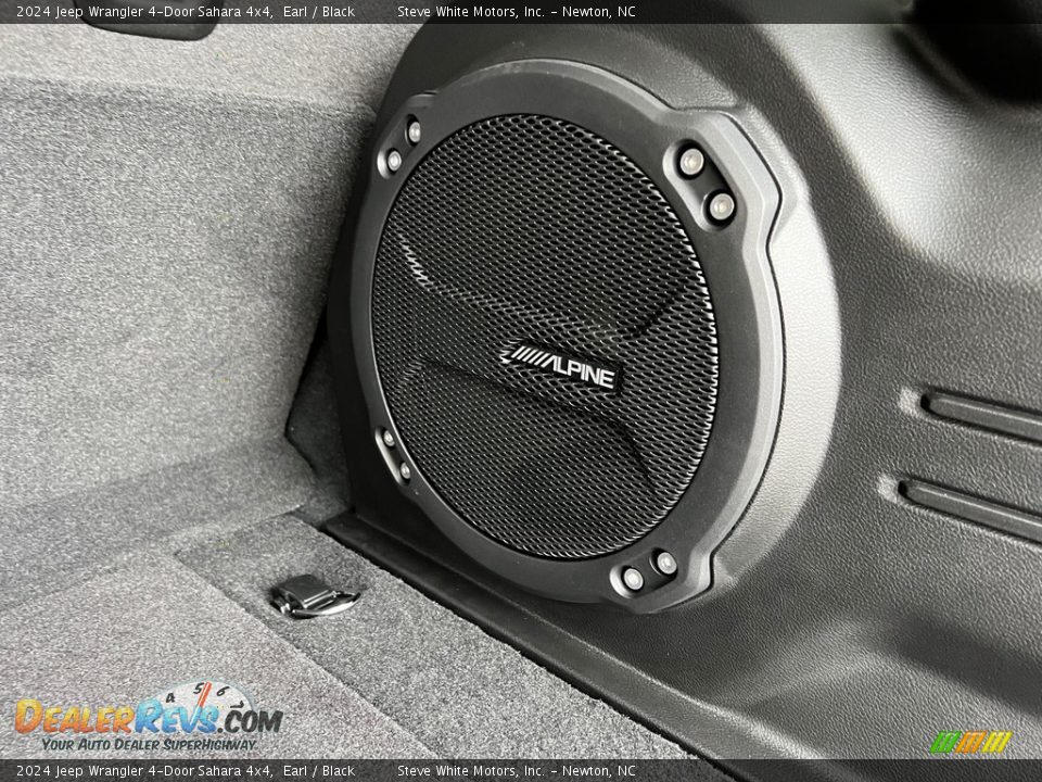 Audio System of 2024 Jeep Wrangler 4-Door Sahara 4x4 Photo #17