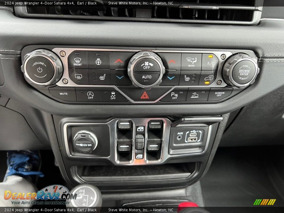 Controls of 2024 Jeep Wrangler 4-Door Sahara 4x4 Photo #27