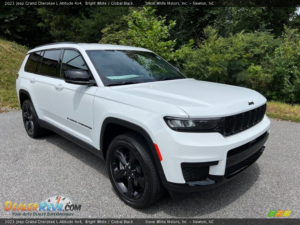 Front 3/4 View of 2023 Jeep Grand Cherokee L Altitude 4x4 Photo #4