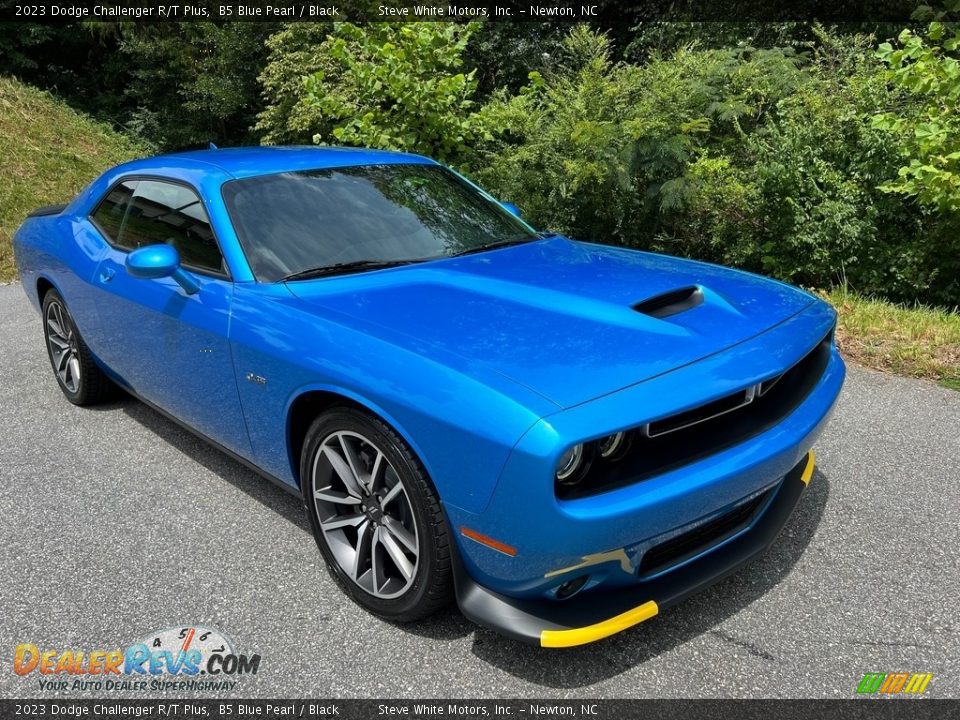 Front 3/4 View of 2023 Dodge Challenger R/T Plus Photo #4