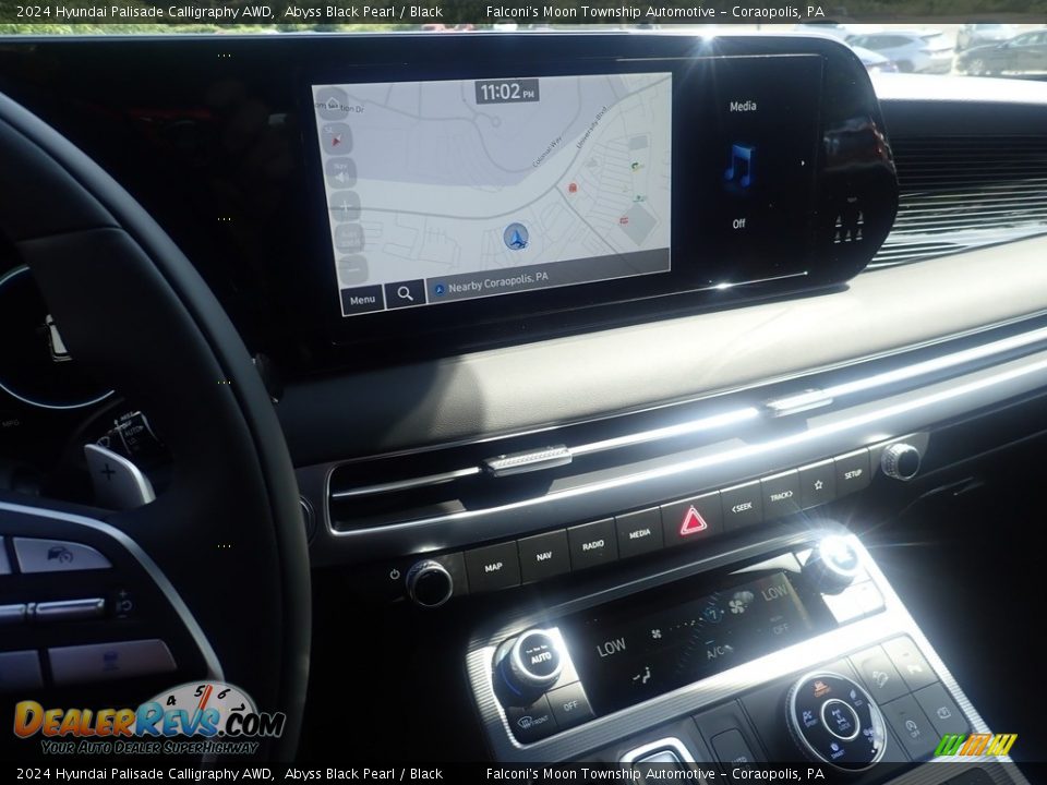 Controls of 2024 Hyundai Palisade Calligraphy AWD Photo #17