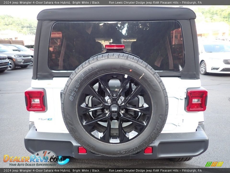 2024 Jeep Wrangler 4-Door Sahara 4xe Hybrid Bright White / Black Photo #4