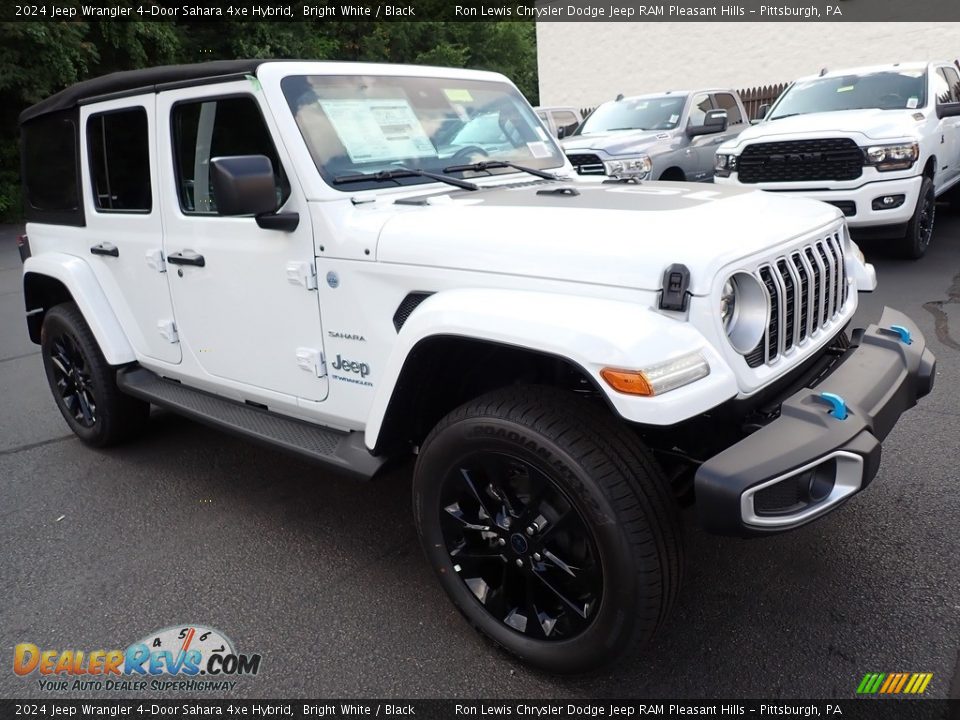 2024 Jeep Wrangler 4-Door Sahara 4xe Hybrid Bright White / Black Photo #8