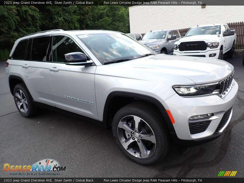 Front 3/4 View of 2023 Jeep Grand Cherokee 4XE Photo #8