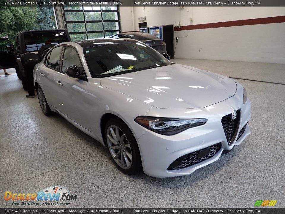 Front 3/4 View of 2024 Alfa Romeo Giulia Sprint AWD Photo #3