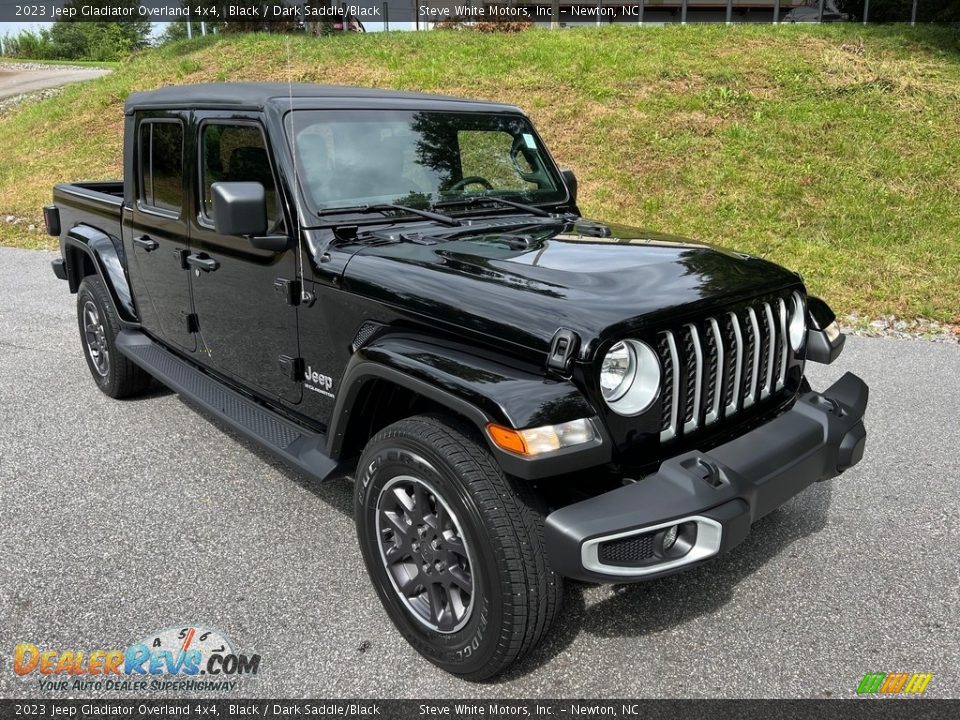 Front 3/4 View of 2023 Jeep Gladiator Overland 4x4 Photo #4