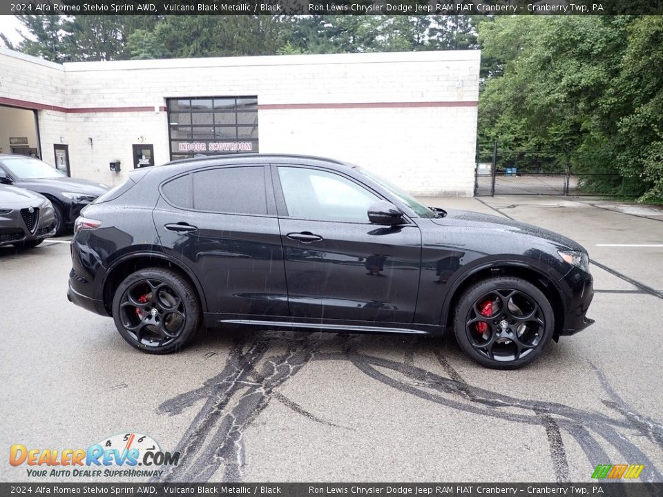 2024 Alfa Romeo Stelvio Sprint AWD Vulcano Black Metallic / Black Photo #6