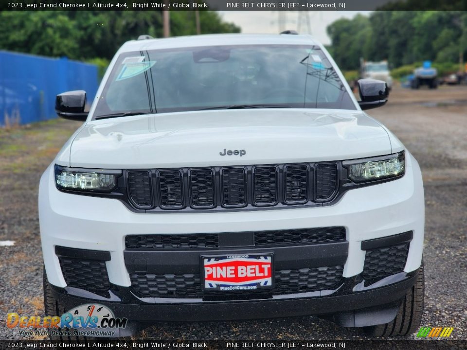 2023 Jeep Grand Cherokee L Altitude 4x4 Bright White / Global Black Photo #2