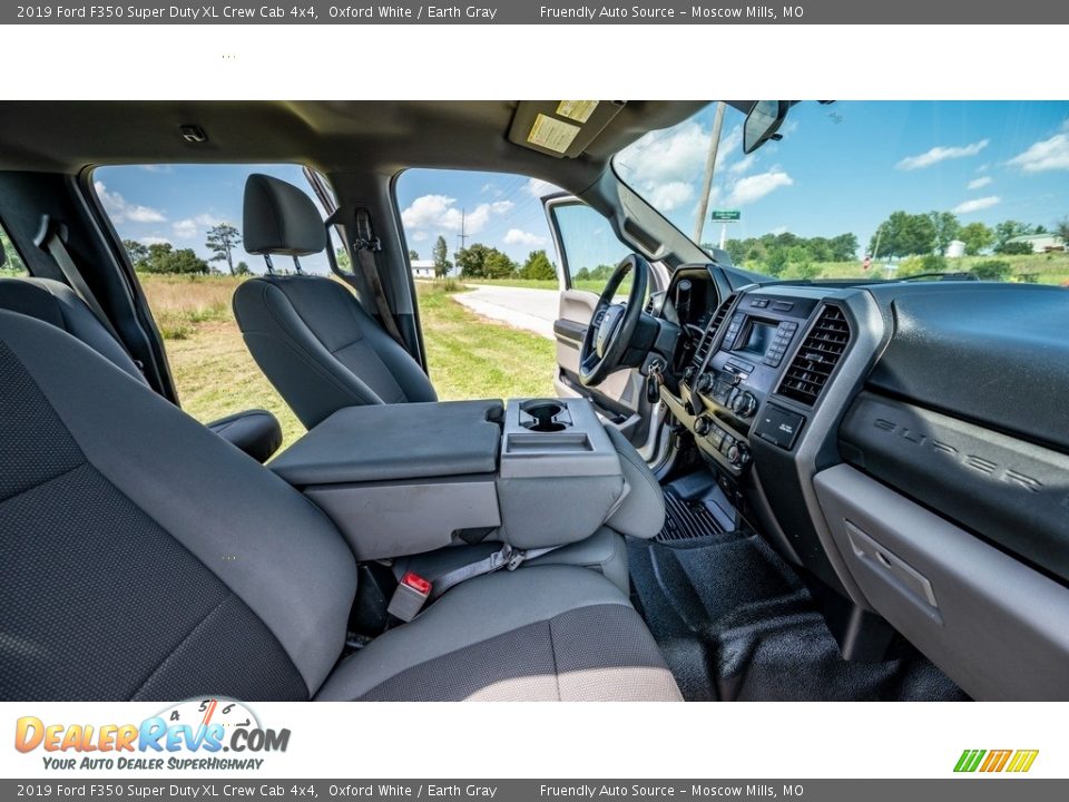 2019 Ford F350 Super Duty XL Crew Cab 4x4 Oxford White / Earth Gray Photo #24