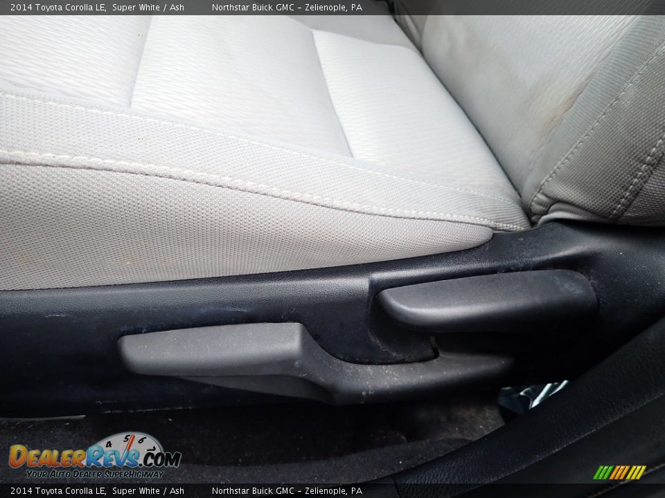 2014 Toyota Corolla LE Super White / Ash Photo #21