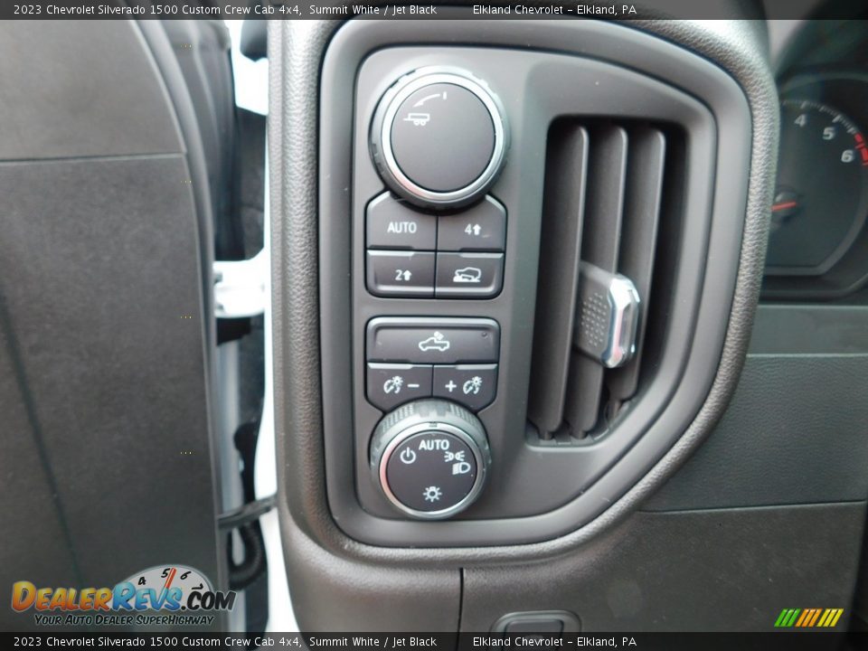 Controls of 2023 Chevrolet Silverado 1500 Custom Crew Cab 4x4 Photo #27
