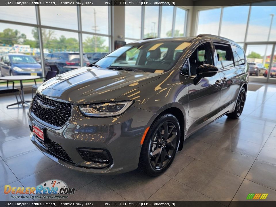 2023 Chrysler Pacifica Limited Ceramic Gray / Black Photo #1