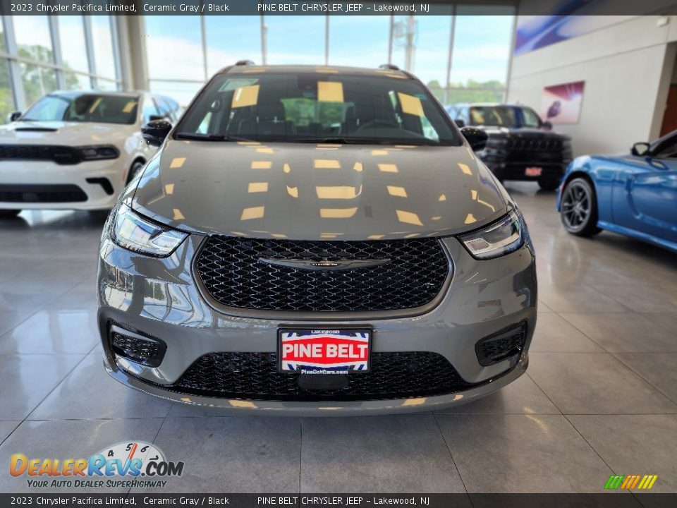 2023 Chrysler Pacifica Limited Ceramic Gray / Black Photo #2