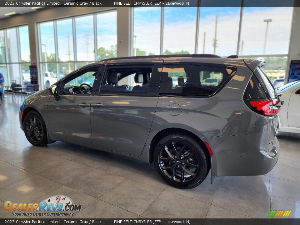 2023 Chrysler Pacifica Limited Ceramic Gray / Black Photo #3