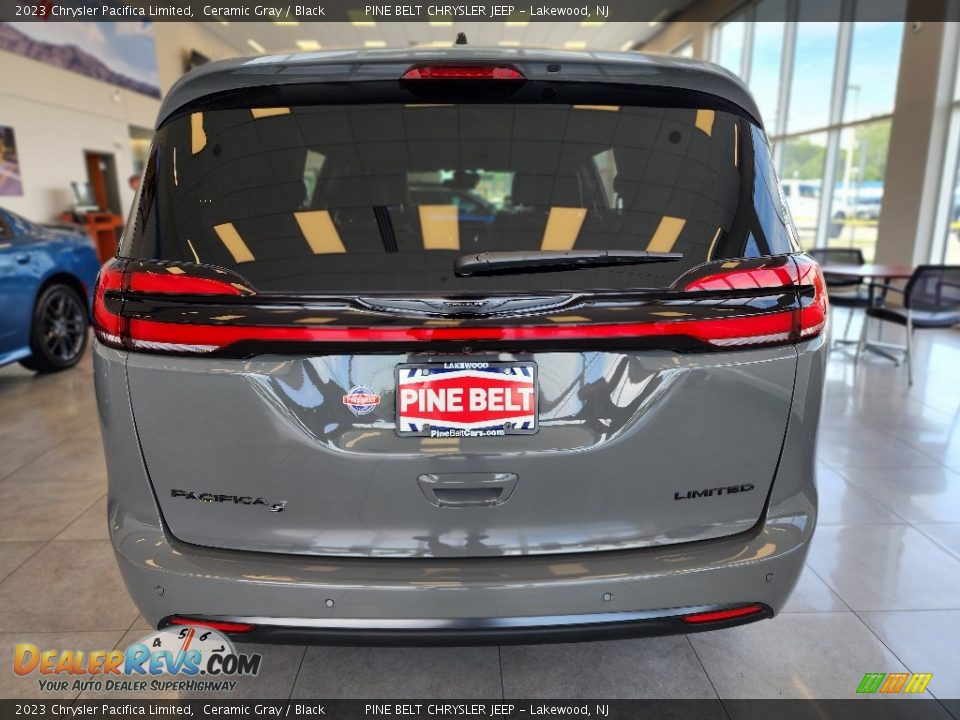 2023 Chrysler Pacifica Limited Ceramic Gray / Black Photo #5
