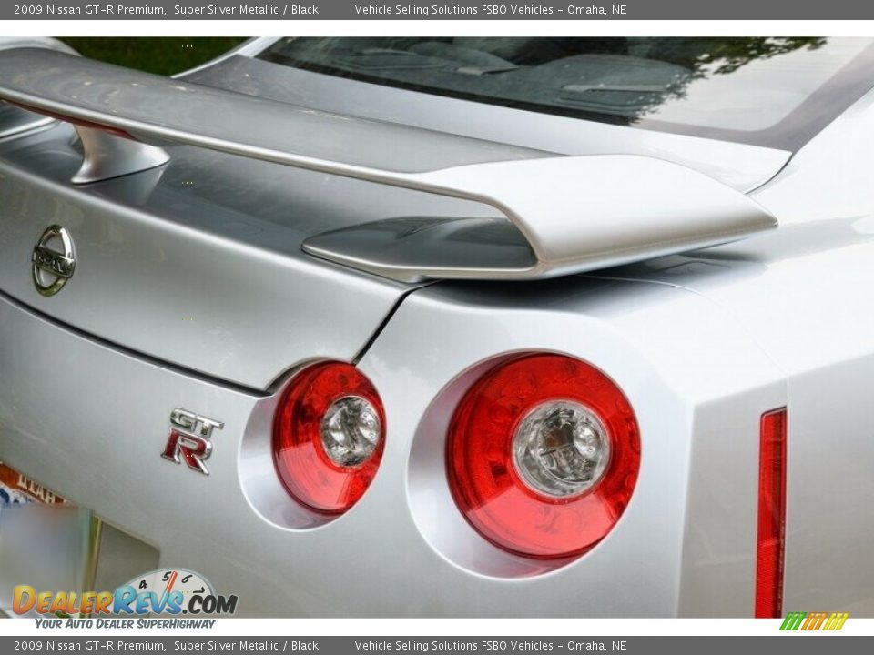 2009 Nissan GT-R Premium Super Silver Metallic / Black Photo #24