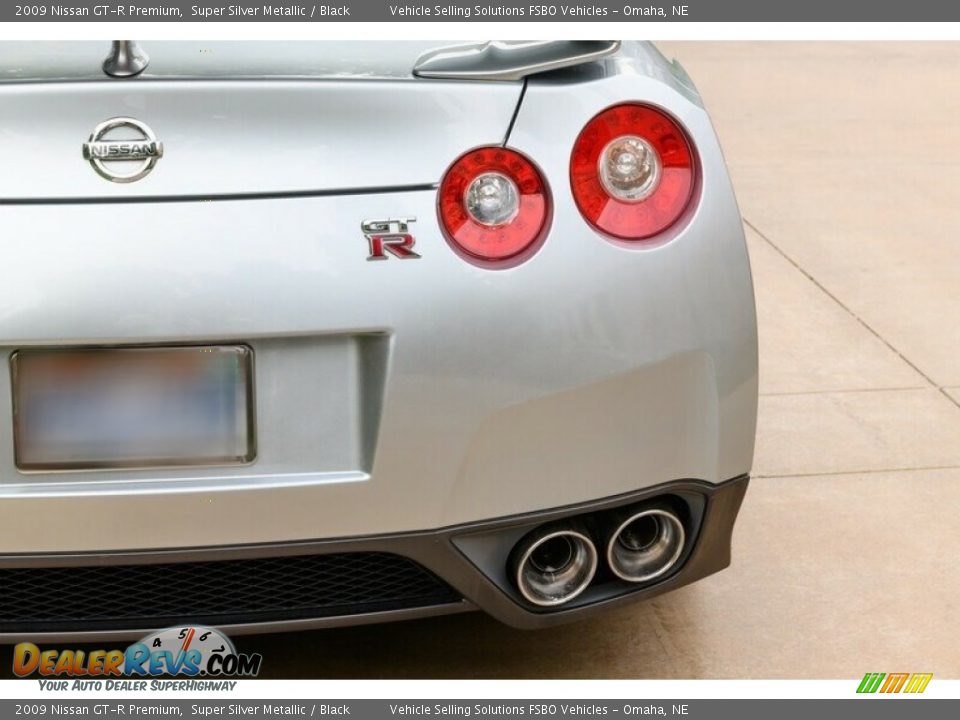 2009 Nissan GT-R Premium Super Silver Metallic / Black Photo #25