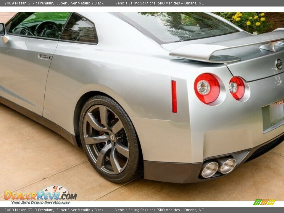 2009 Nissan GT-R Premium Super Silver Metallic / Black Photo #26