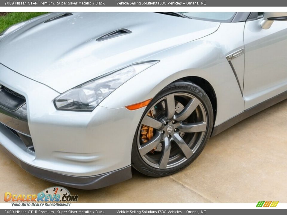 2009 Nissan GT-R Premium Super Silver Metallic / Black Photo #32