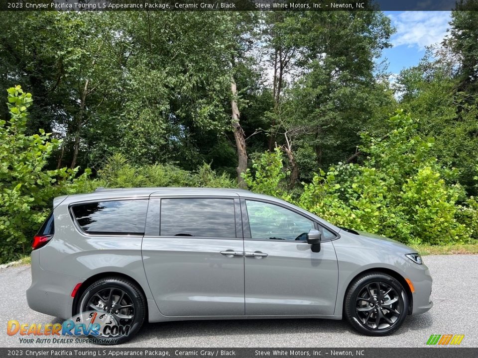 Ceramic Gray 2023 Chrysler Pacifica Touring L S Appearance Package Photo #5