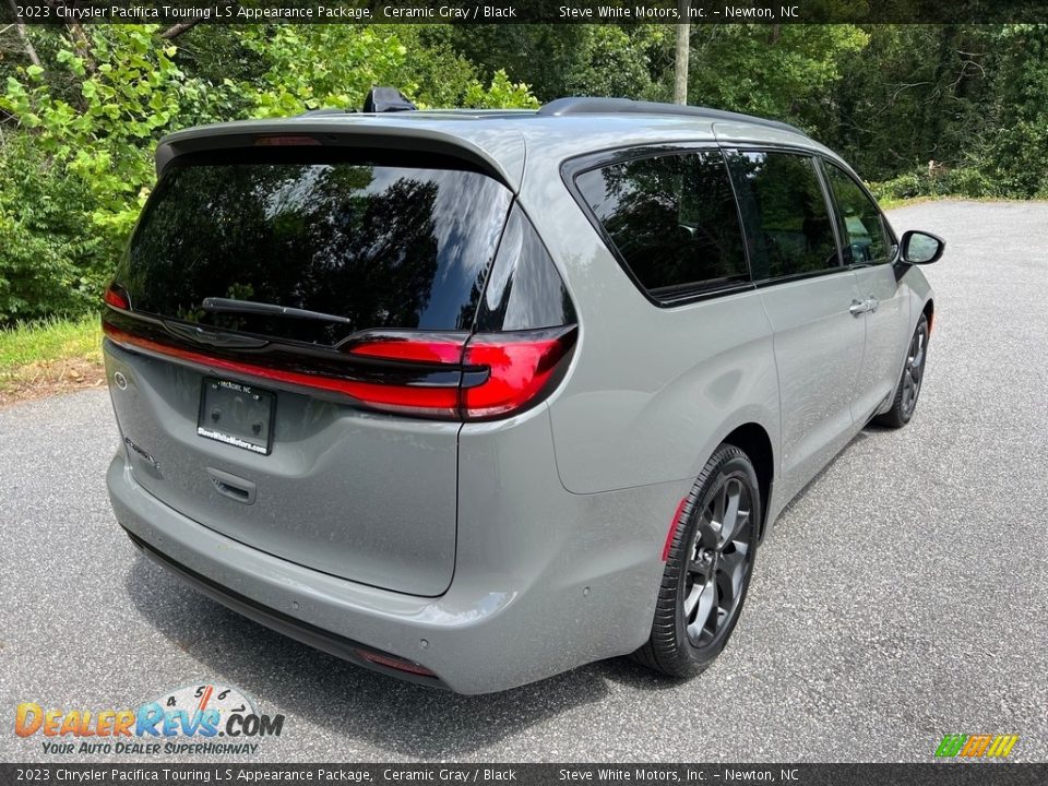 2023 Chrysler Pacifica Touring L S Appearance Package Ceramic Gray / Black Photo #6