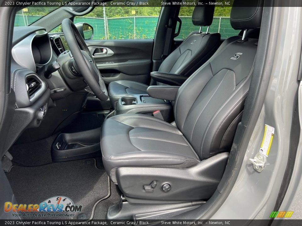 Black Interior - 2023 Chrysler Pacifica Touring L S Appearance Package Photo #11