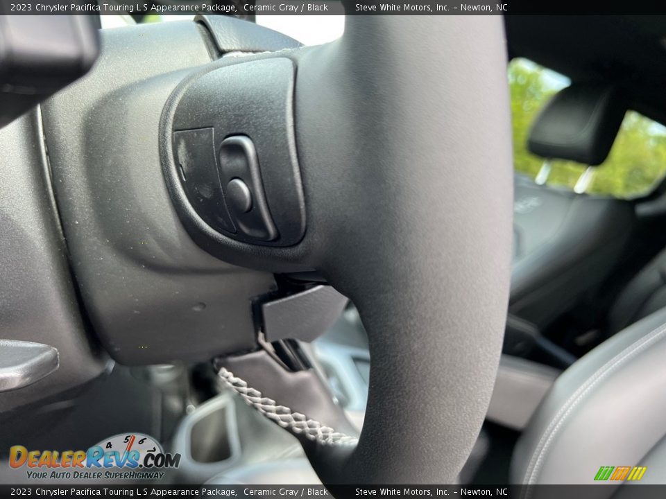 2023 Chrysler Pacifica Touring L S Appearance Package Steering Wheel Photo #13