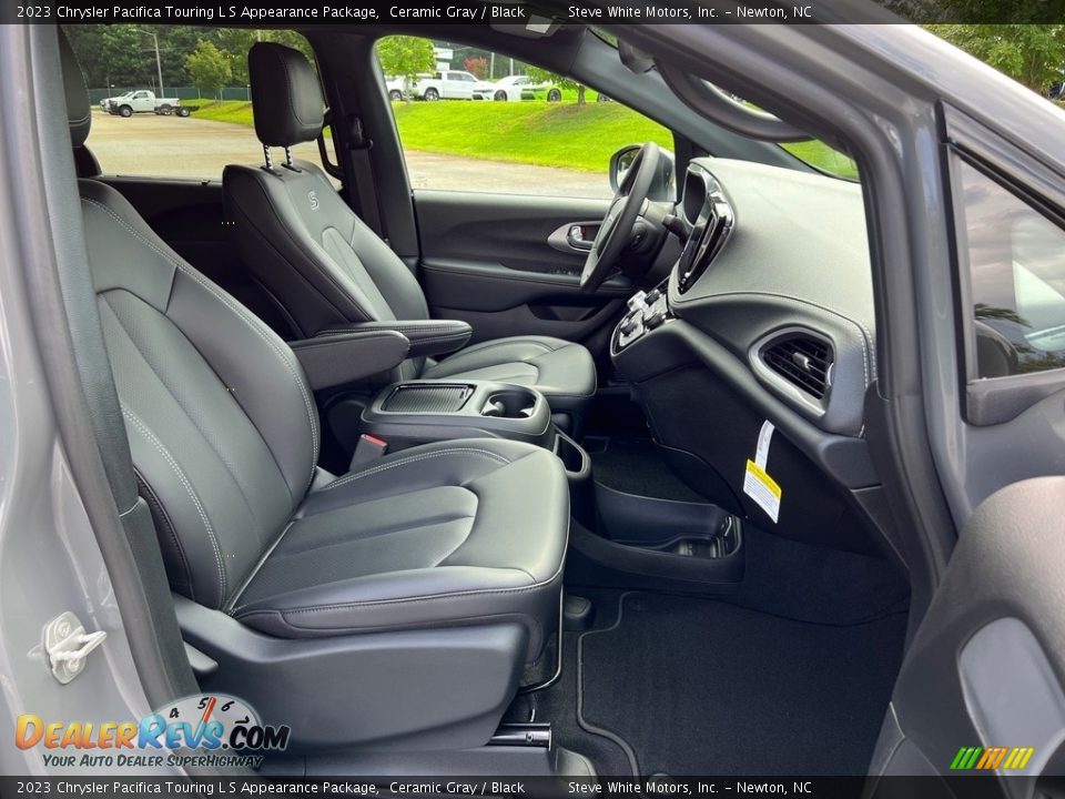 Front Seat of 2023 Chrysler Pacifica Touring L S Appearance Package Photo #18